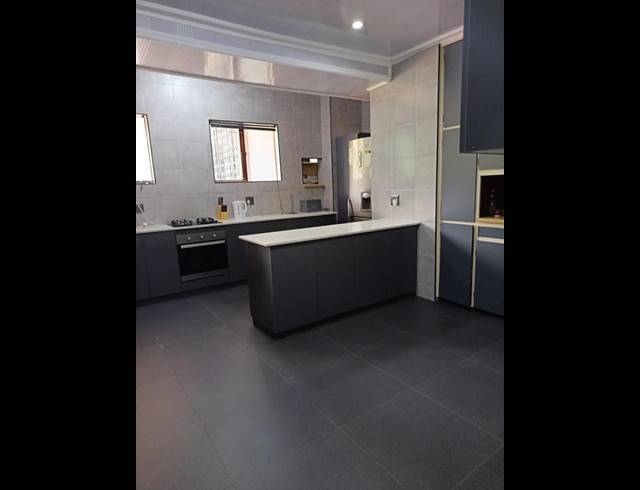 3 BEDROOM HOUSE FOR SALE IN YELLOWWOOD PARK